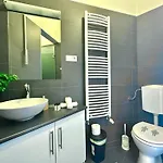 Deluxe 2-bedroom With Sauna And Ac アパート