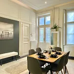 Deluxe 2-bedroom With Sauna And Ac アパート ブダペスト