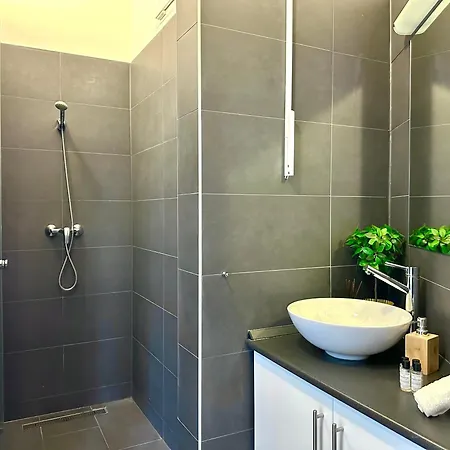 דירה Deluxe 2-bedroom With Sauna And Ac