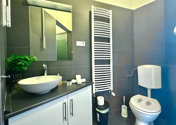 Deluxe 2-bedroom With Sauna And Ac Апартаменты