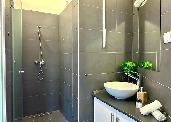 Апартаменты Deluxe 2-bedroom With Sauna And Ac